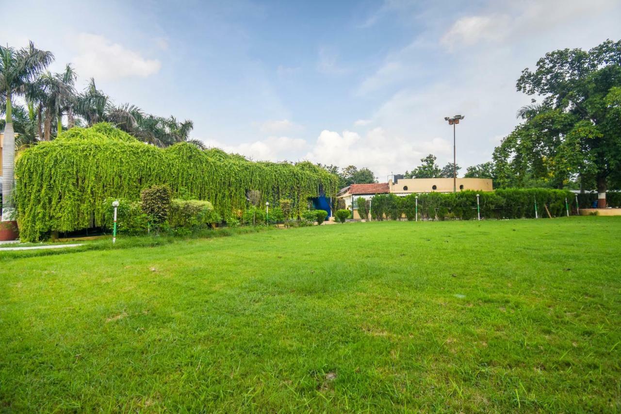 Oyo 47464 Hotel The Country Club Bilāspur エクステリア 写真